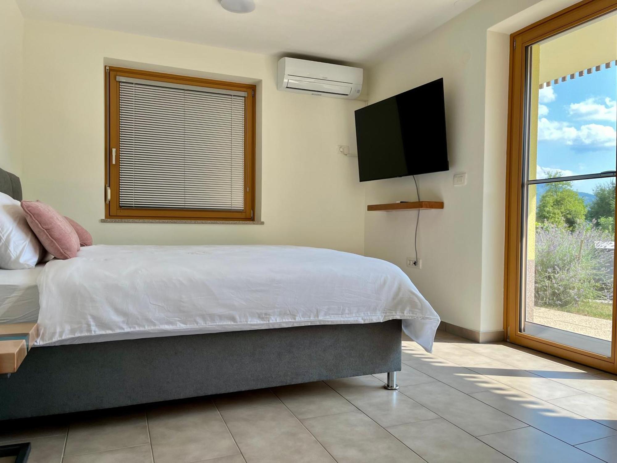 Cozy & Chic - Apartment With A Private Patio โคบาริด ภายนอก รูปภาพ