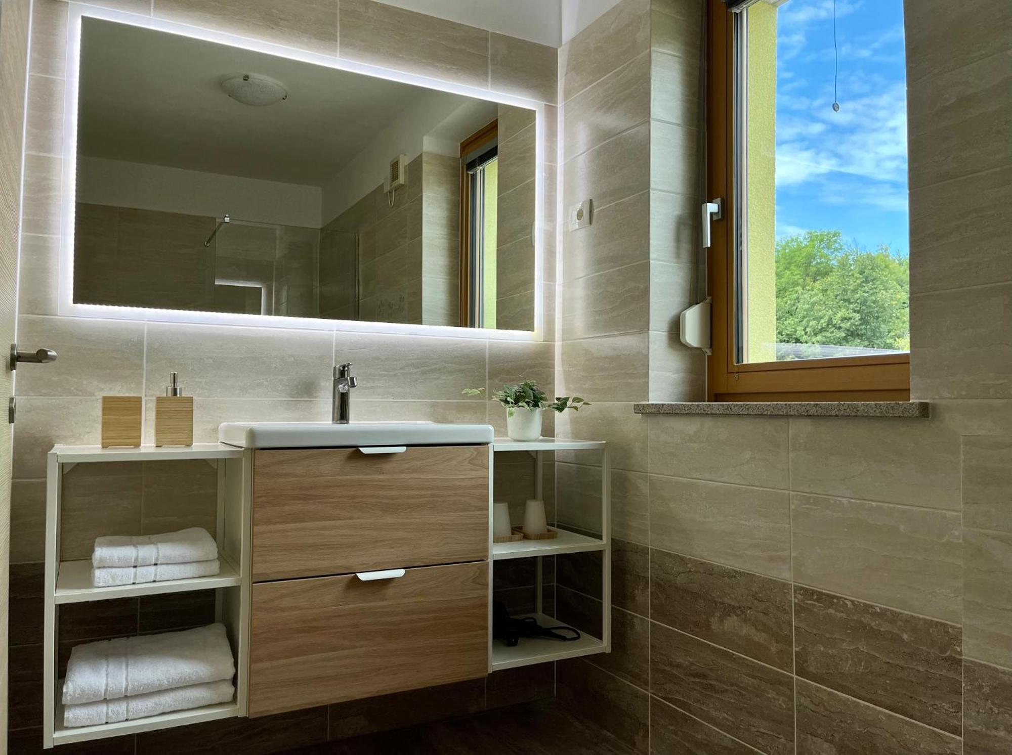 Cozy & Chic - Apartment With A Private Patio โคบาริด ภายนอก รูปภาพ