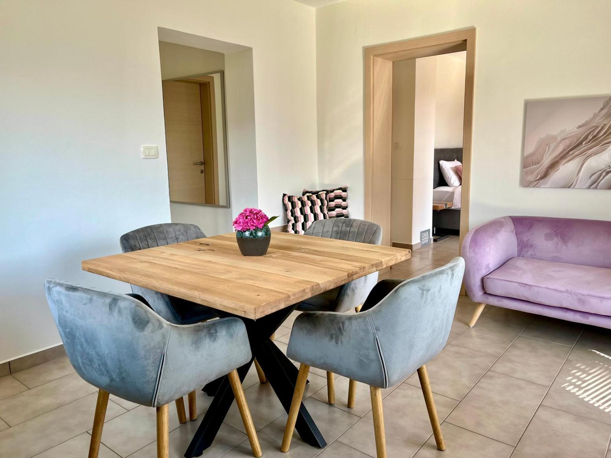 Cozy & Chic - Apartment With A Private Patio โคบาริด ภายนอก รูปภาพ